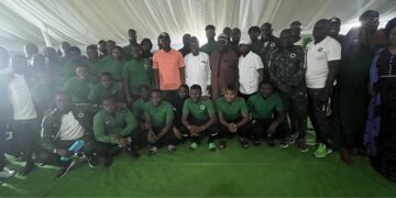 Governor Makinde with the players and officials of the Olympic Eagles in Ibadan on Friday night.